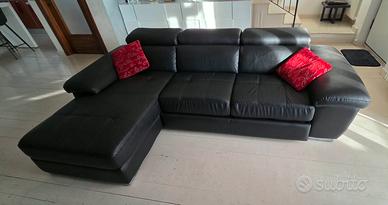 Divano in eco pelle con Chaise Longue