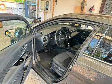 Toyota C-HR full hybrid Pacchetto premium