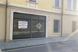 NEGOZIO A CASTIGLIONE DELLE STIVIERE