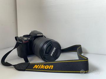 Nikon D5300 con obiettivo 18-140mm