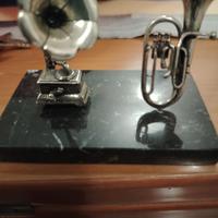 set di strumenti su base di marmo