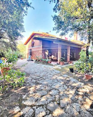 Villa Singola con Depandance e Terreno PSV/108