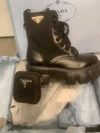 Scarpe stivali prada