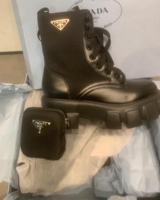 Scarpe stivali prada
