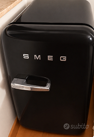 Mini frigo Smeg anni '50 nero – FAB5, come nuovo