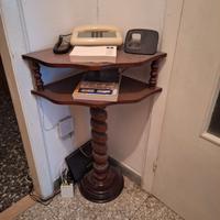 Tavolino angolare o porta telefono