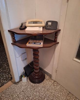 Tavolino angolare o porta telefono