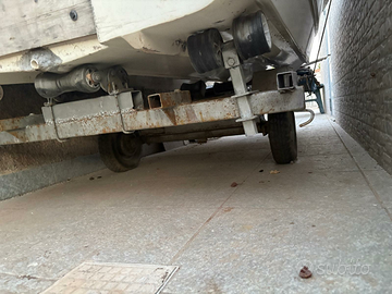 Barca trimarano più rimorchio