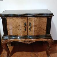 Comodino vintage Chippendale in legno decorato