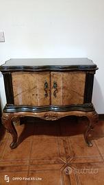 Comodino vintage Chippendale in legno decorato