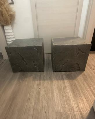 Coppia di tavollini a cubo effetto pietra