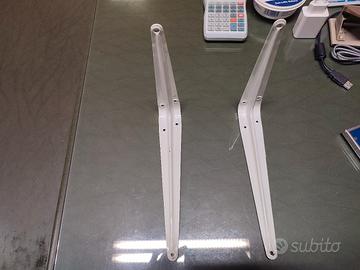 due supporti per mensole in metallo verniciato 
