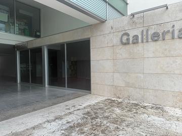 Largo 815, 100 mq locale commerciale