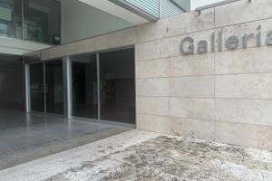 Largo 815, 100 mq locale commerciale