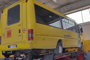 Scuolabus 37 posti con pedana diversamente abili