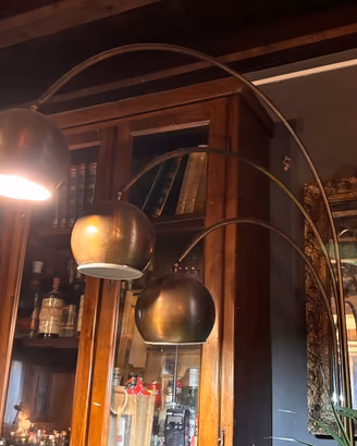 Lampada da terra in ottone ad arco anni ‘70