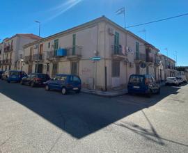 Trilocale oltre accessori in Via Lucania
