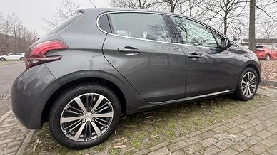 peugeot 208 puretech 1.2 2017