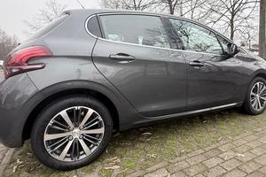 peugeot 208 puretech 1.2 2017
