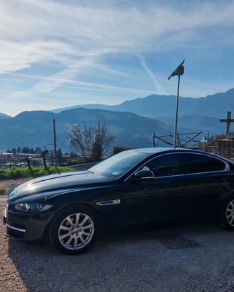Jaguar XE 2.0d 180 cv – R-Sport Full Pelle