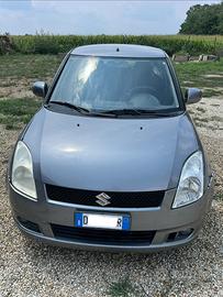 Auto Suzuki Swift
