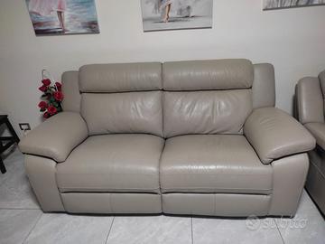 DIVANO IN PELLE E POLTRONA CON RELAX ELETTR. IN PE