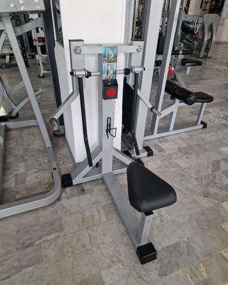 Attrezzo per allenamento deltoidi