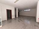 viale-colombo-locale-uso-deposito