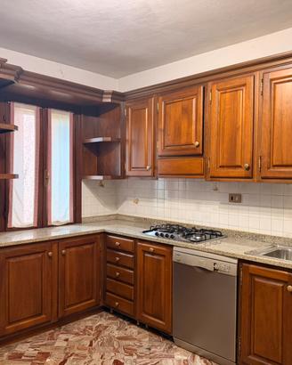 Cucina in legno massiccio