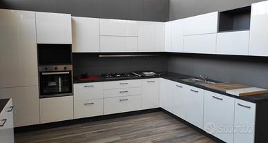 Cucina bianca lucida mostra NUOVA componibile