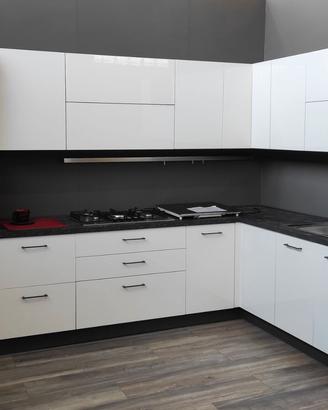 Cucina bianca lucida mostra NUOVA componibile