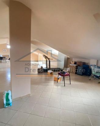 Appartamento ampio con box in Via Della Resistenza