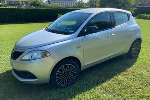 Lancia Ypsilon 1.2 69 CV S&S Gold (neopatentati)