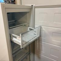 Congelatore verticale a cassetti Beko 220 L.