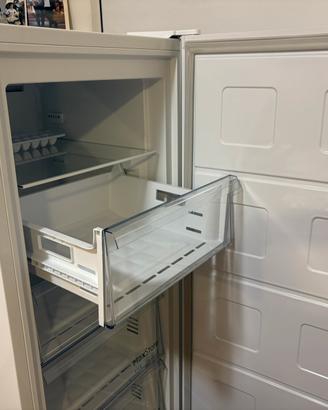 Congelatore verticale a cassetti Beko 220 L.