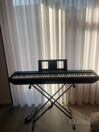 Pianola  yamaha con supporto