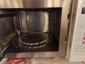Forno microonde.