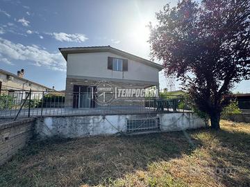 Villa Bifamiliare a Anguillara Sabazia 5 locali