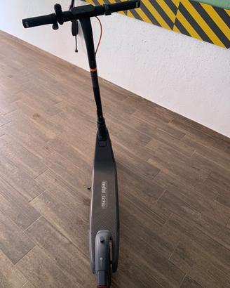 Monopattino elettrico Segway Ninebot E2 Pro