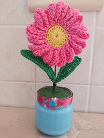Gerbera all'uncinetto in vasetto di vetro