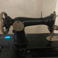 Macchina per cucire antica