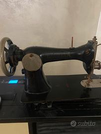 Macchina per cucire antica