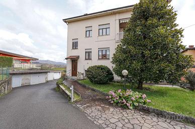 QUADRILOCALE CON GIARDINO E DUE BOX DOPPI A ROBBIA