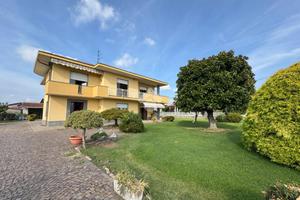 VILLA SINGOLA A OLEGGIO