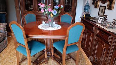 BEL TAVOLO CON 4 SEDIE