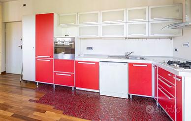 Cucina completa di elettrodomestici