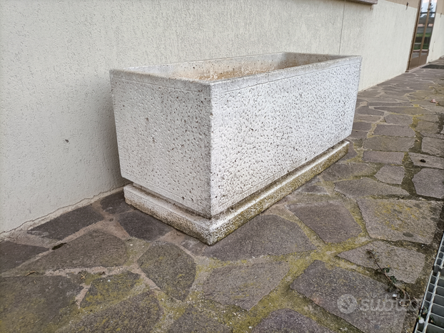 Vasi in pietra lavorata, usato usato  Vicenza