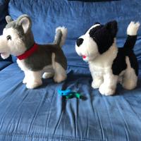 Cagnolini che abbaiano e camminano