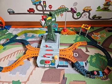 pista con trenino elettrico thomas