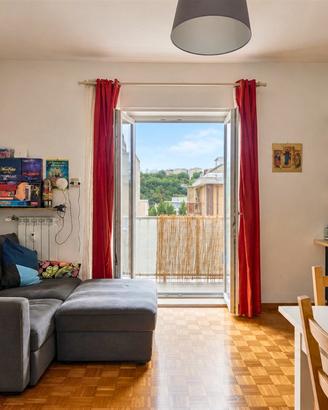 Revoltella alta, con balcone e box